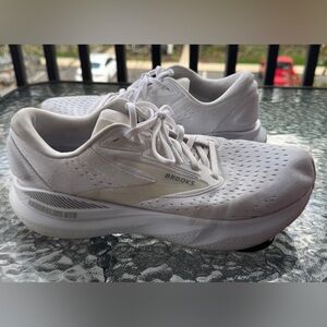 Brooks Adrenaline GTS 24 White Running Shoes - Women 10